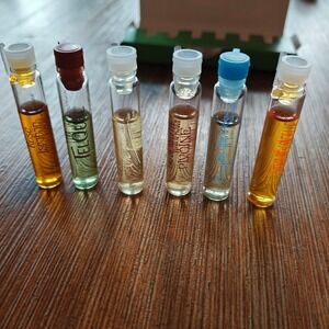 Yves Rocher La Collection Parfumée Fragrance Sample Set With 6 Vials .05 Fl Oz